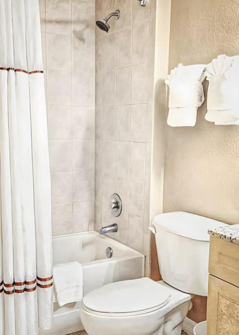Entire Rental 3-Br Minutes From Disney X8 Hot Tub Apartment 2204 奥兰多 外观 照片