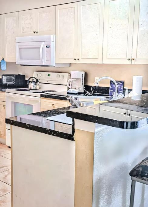 Entire Rental 3-Br Minutes From Disney X8 Hot Tub Apartment 2204 奥兰多 外观 照片