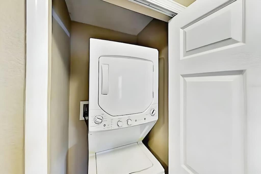 Entire Rental 3-Br Minutes From Disney X8 Hot Tub Apartment 2204 奥兰多 外观 照片